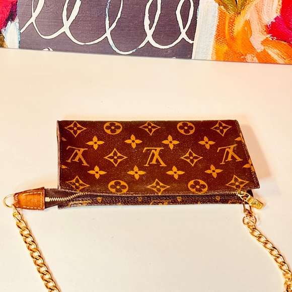 Louis Vuitton Brown Monogram Clutch with Gold Chain Size 8 this fit a smart ph - Picture 2 of 15